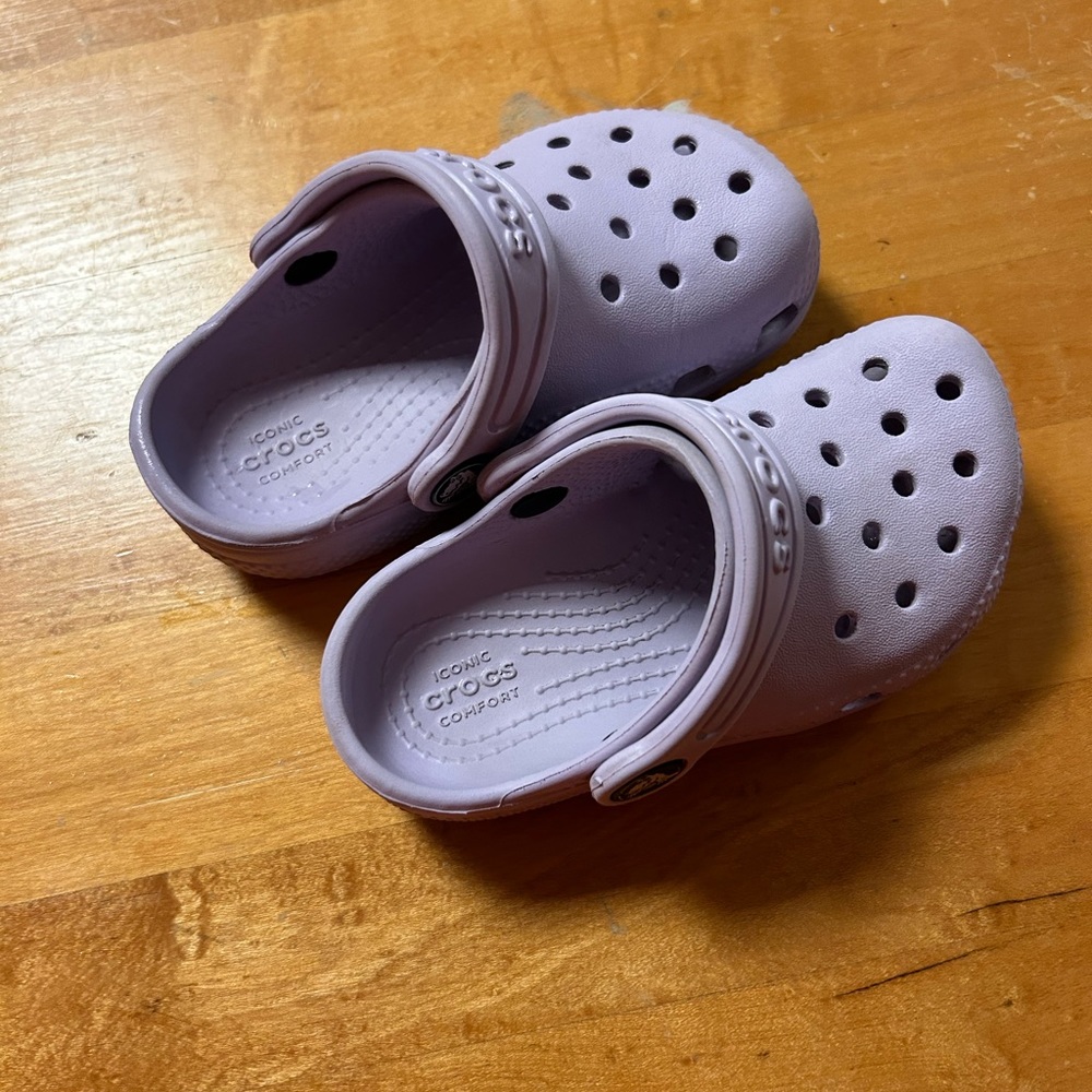 Toddler crocs size 7, lilac